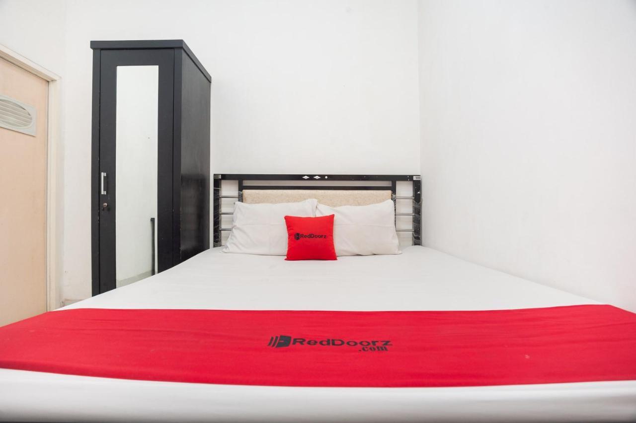 Reddoorz Syariah Near Grand Galaxy Park Hotel Ceger Luaran gambar