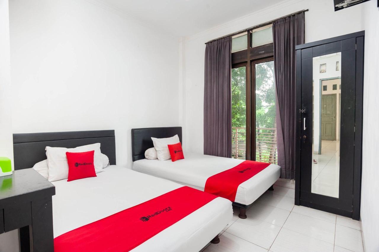 Reddoorz Syariah Near Grand Galaxy Park Hotel Ceger Luaran gambar