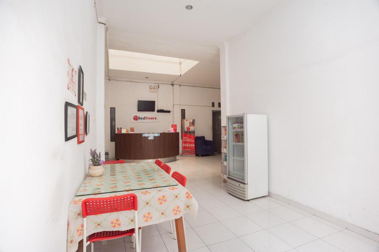 Reddoorz Syariah Near Grand Galaxy Park Hotel Ceger Luaran gambar