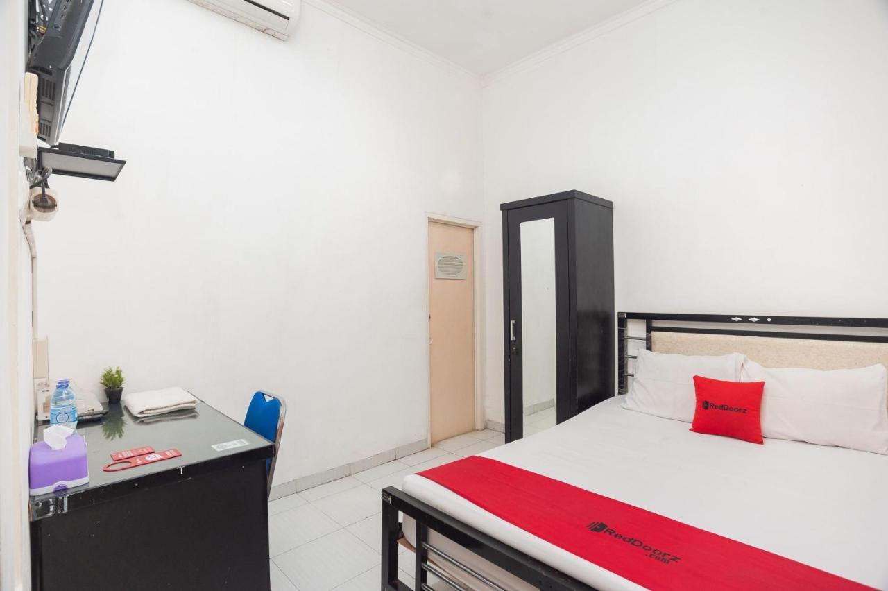 Reddoorz Syariah Near Grand Galaxy Park Hotel Ceger Luaran gambar