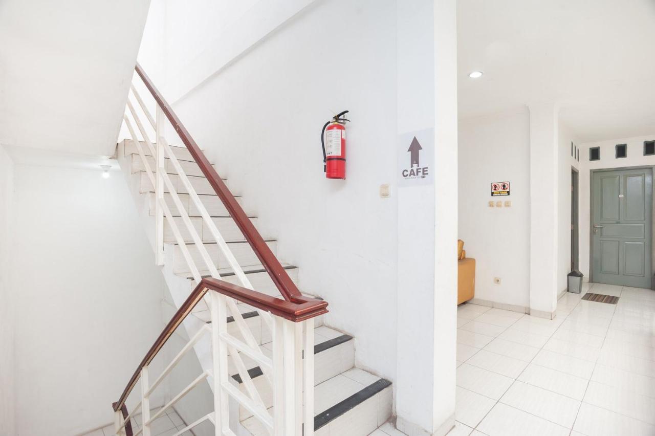 Reddoorz Syariah Near Grand Galaxy Park Hotel Ceger Luaran gambar